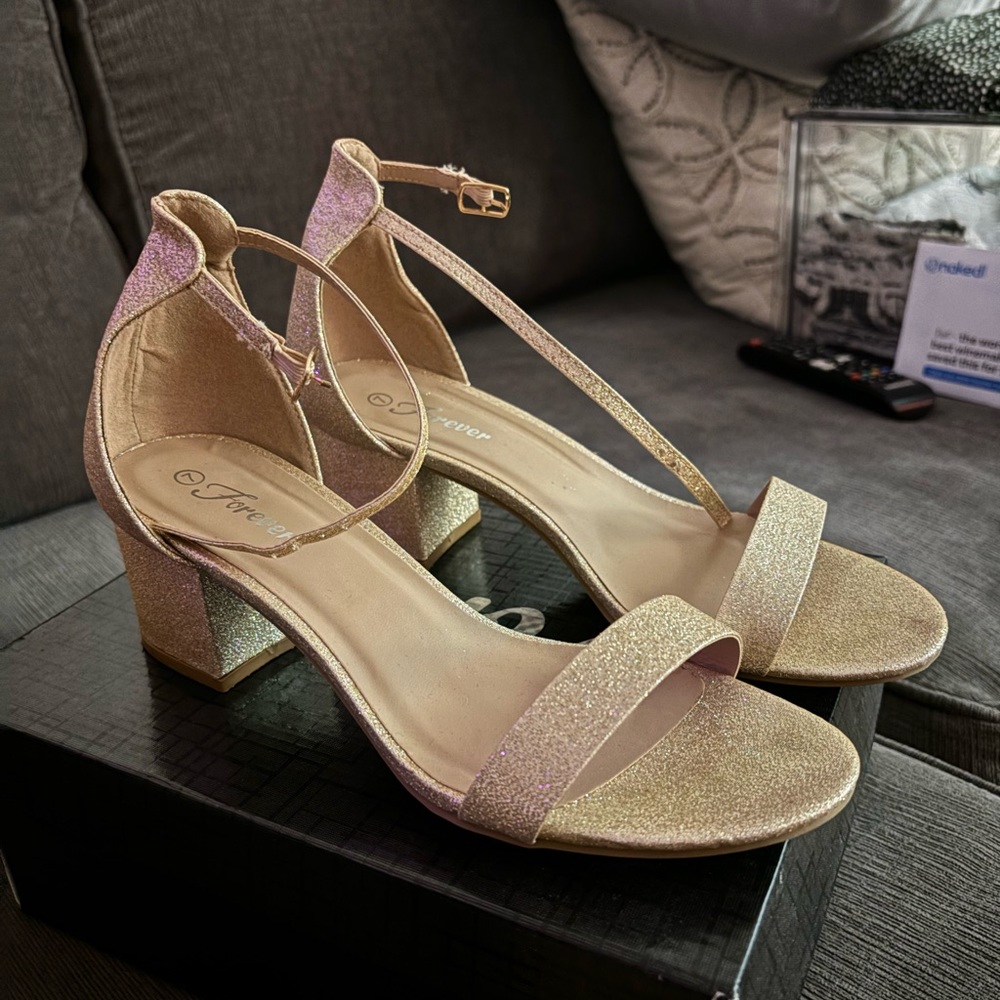 Champagne glitter 2” block heels women’s size 7 - Picture 7 of 7